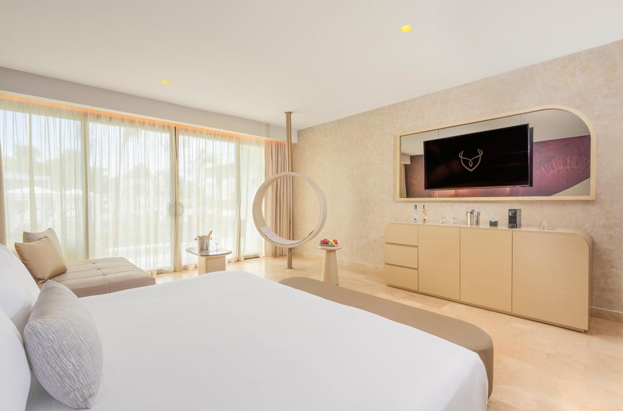 Beloved Tropical View Swim- up Suite - The Eden Section